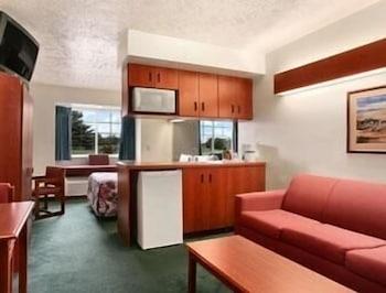 Microtel Inn & Suites By Wyndham Holland Exterior foto