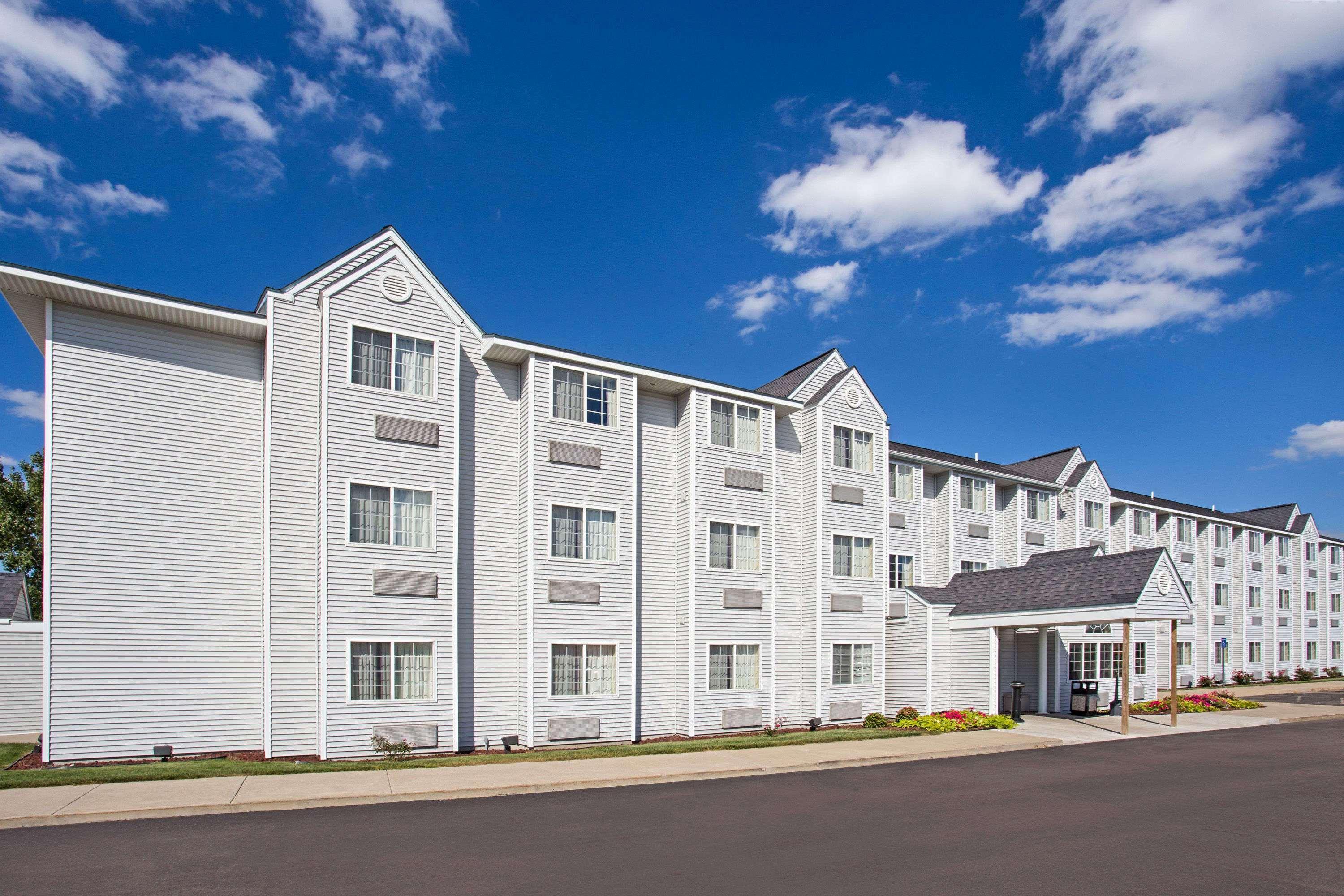 Microtel Inn & Suites By Wyndham Holland Exterior foto