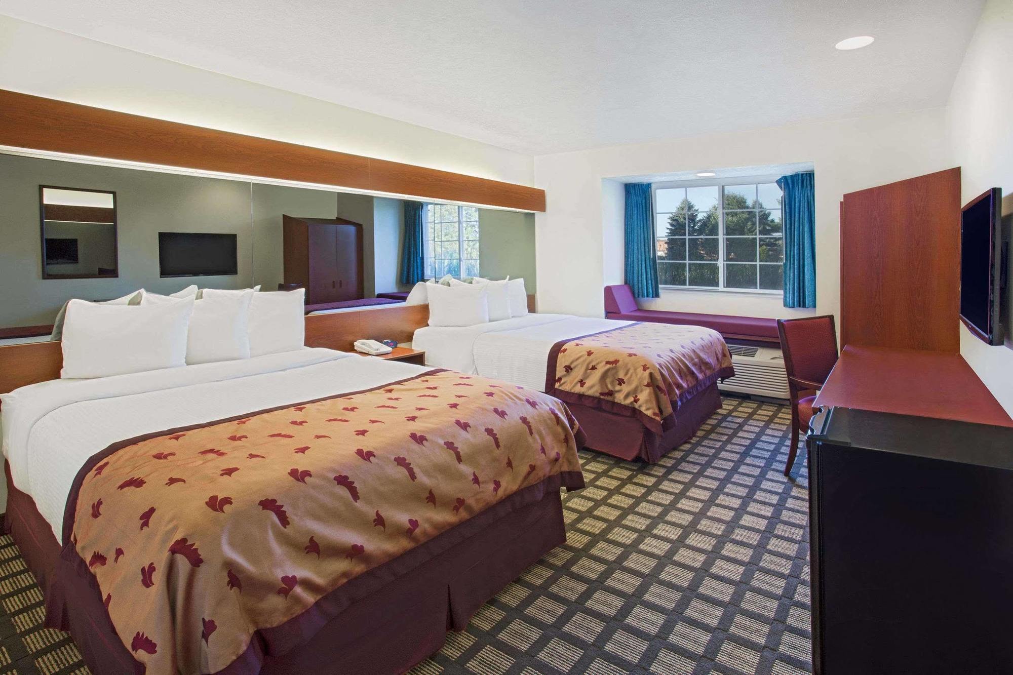 Microtel Inn & Suites By Wyndham Holland Exterior foto