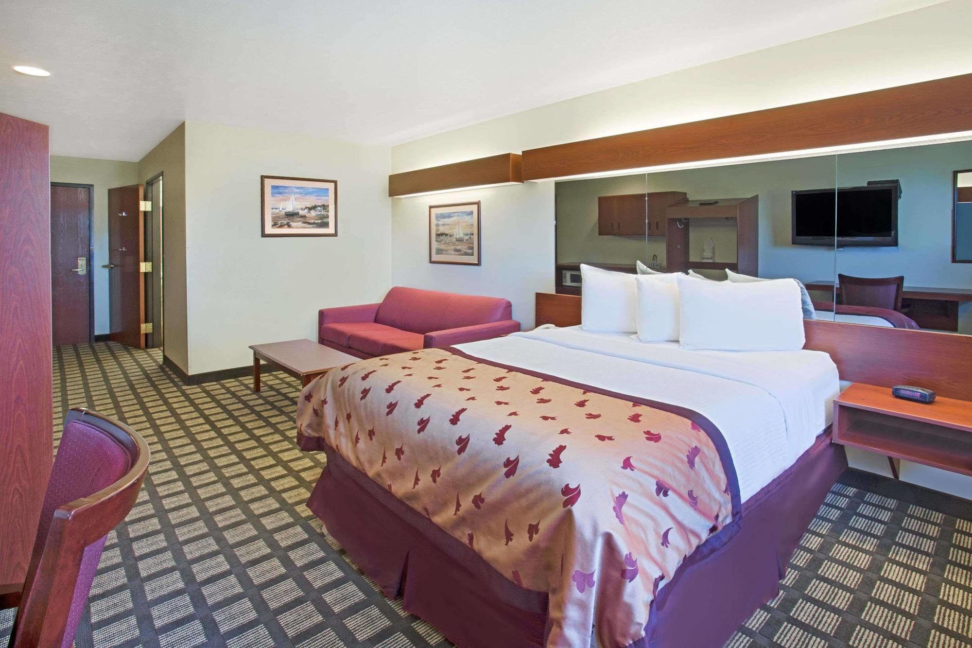 Microtel Inn & Suites By Wyndham Holland Exterior foto