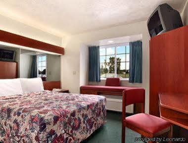Microtel Inn & Suites By Wyndham Holland Exterior foto